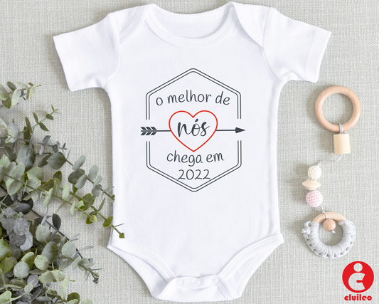 Body Bebé Personalizavel "o melhor de nós chega em ano" 100% algodão