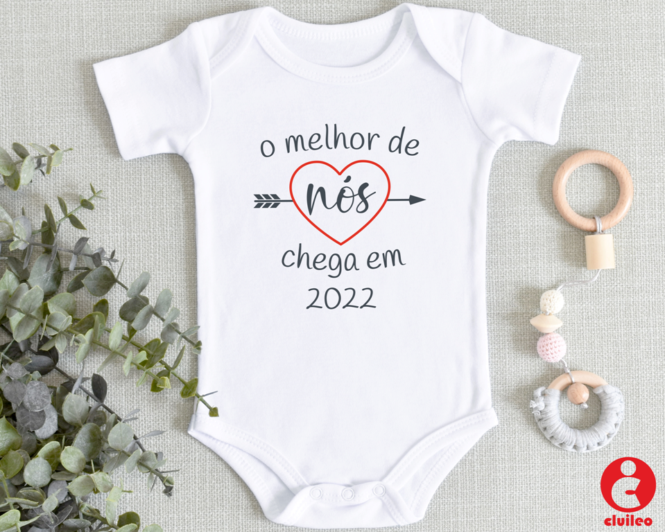 Body Bebé Personalizável "o melhor de nós chega em ano" 100% algodão