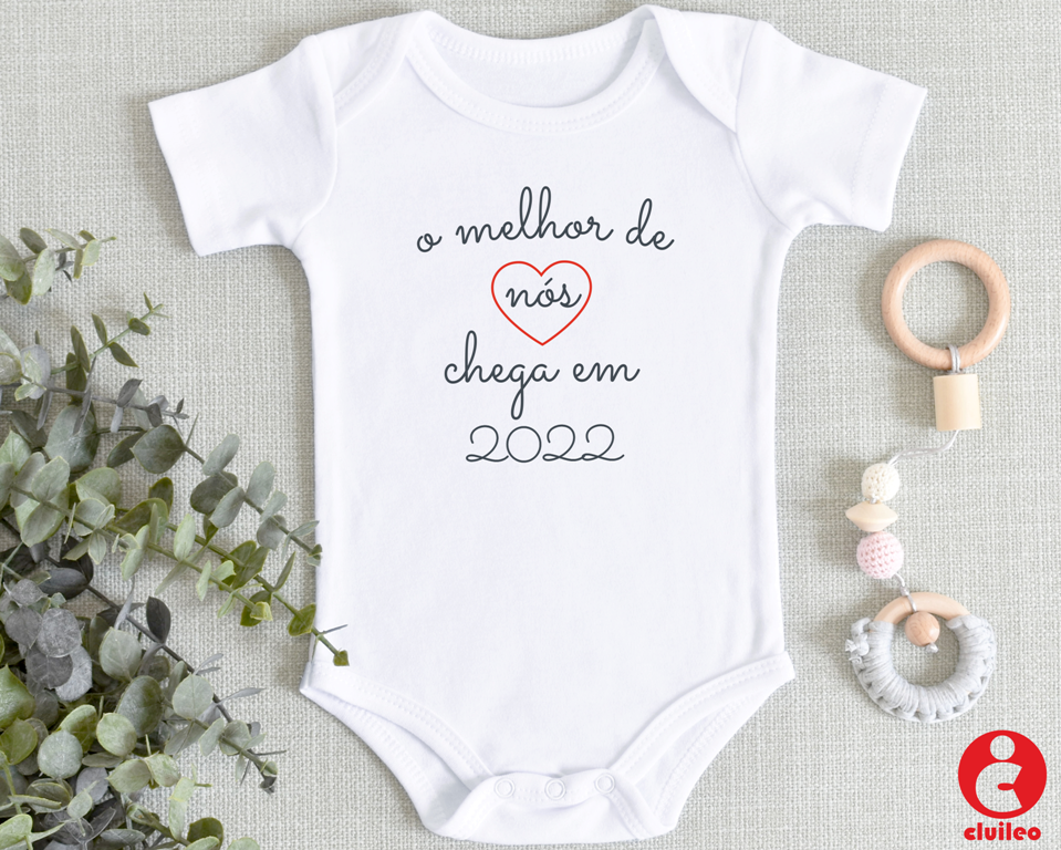 Body Bebé Personalizável "o melhor de nós chega em ano" 100% algodão